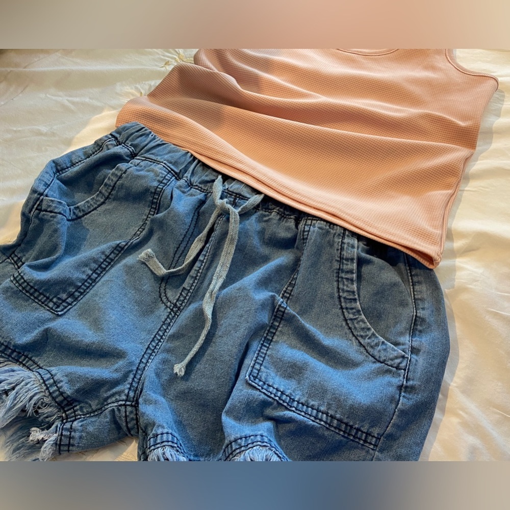 NEW(NOTAGS🤷🏻‍♀️)SZ-M Soft Knit TankTop & Basic Fringed Denim Front Tie Shorts